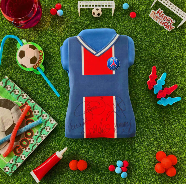 Gateau D Anniversaire Psg Gateau Psg En Pate A Sucre Gateau Maillot De Foot Psg Supergateaux